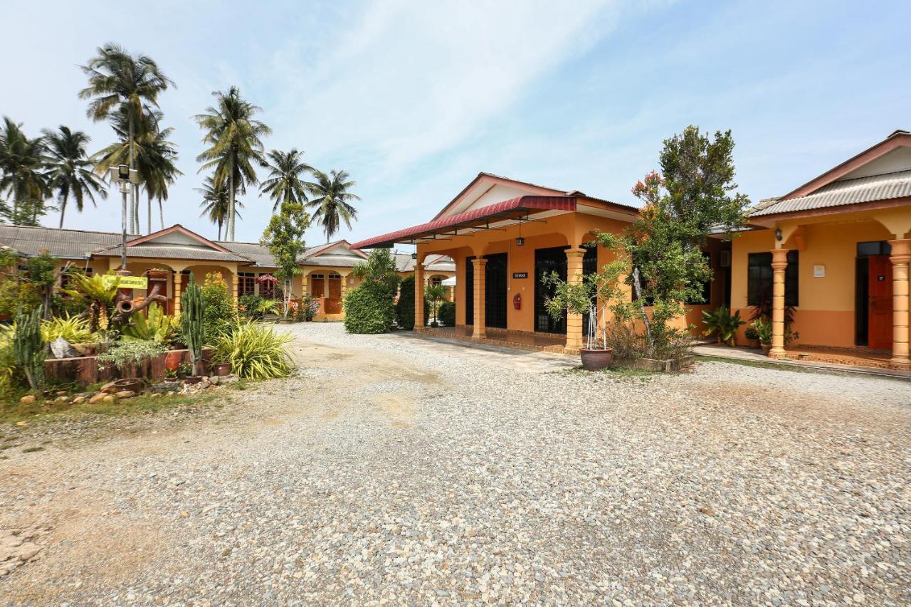 Oyo 89887 Chalet Yunie Marang Kültér fotó