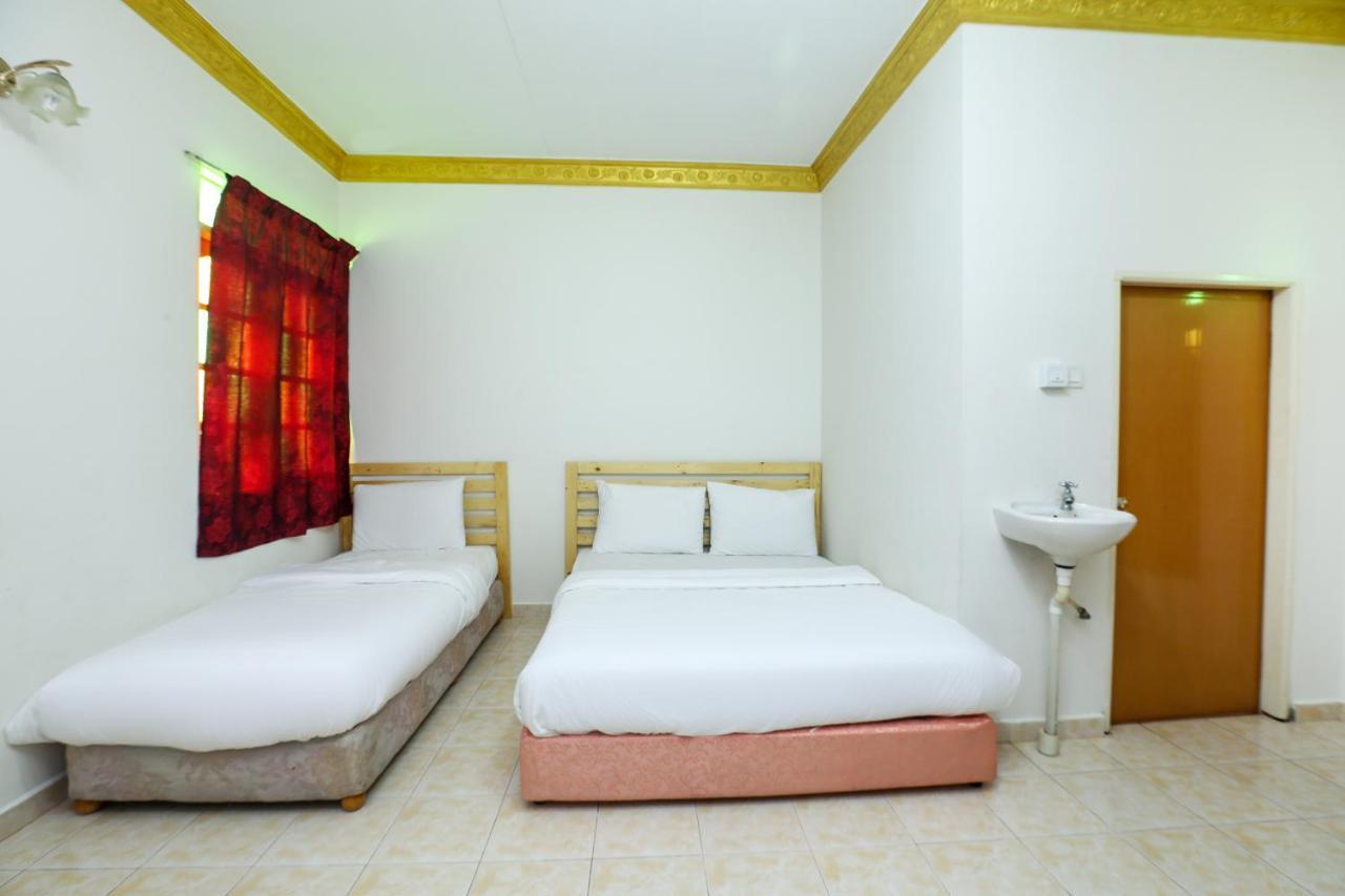 Oyo 89887 Chalet Yunie Marang Kültér fotó