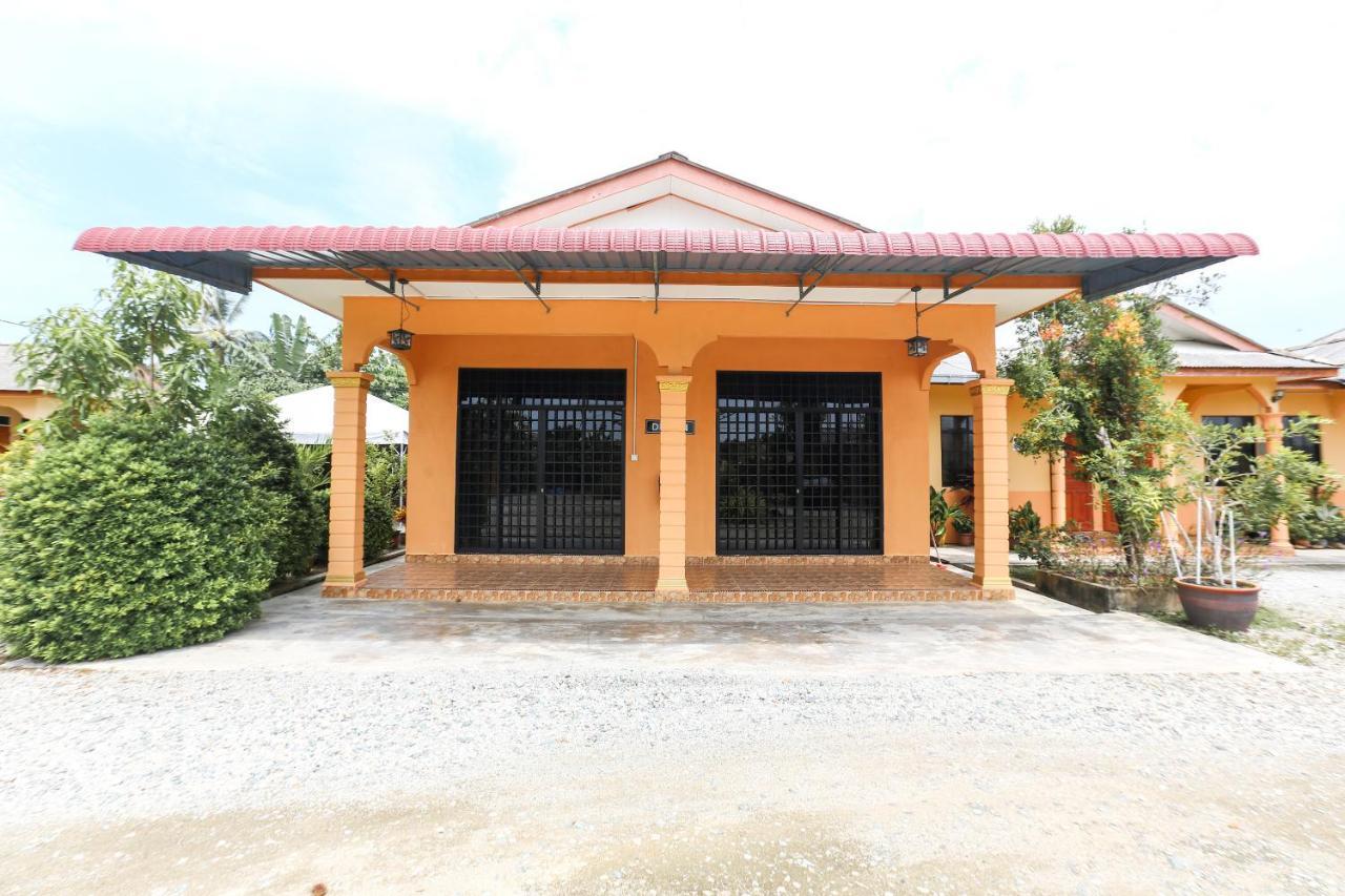 Oyo 89887 Chalet Yunie Marang Kültér fotó