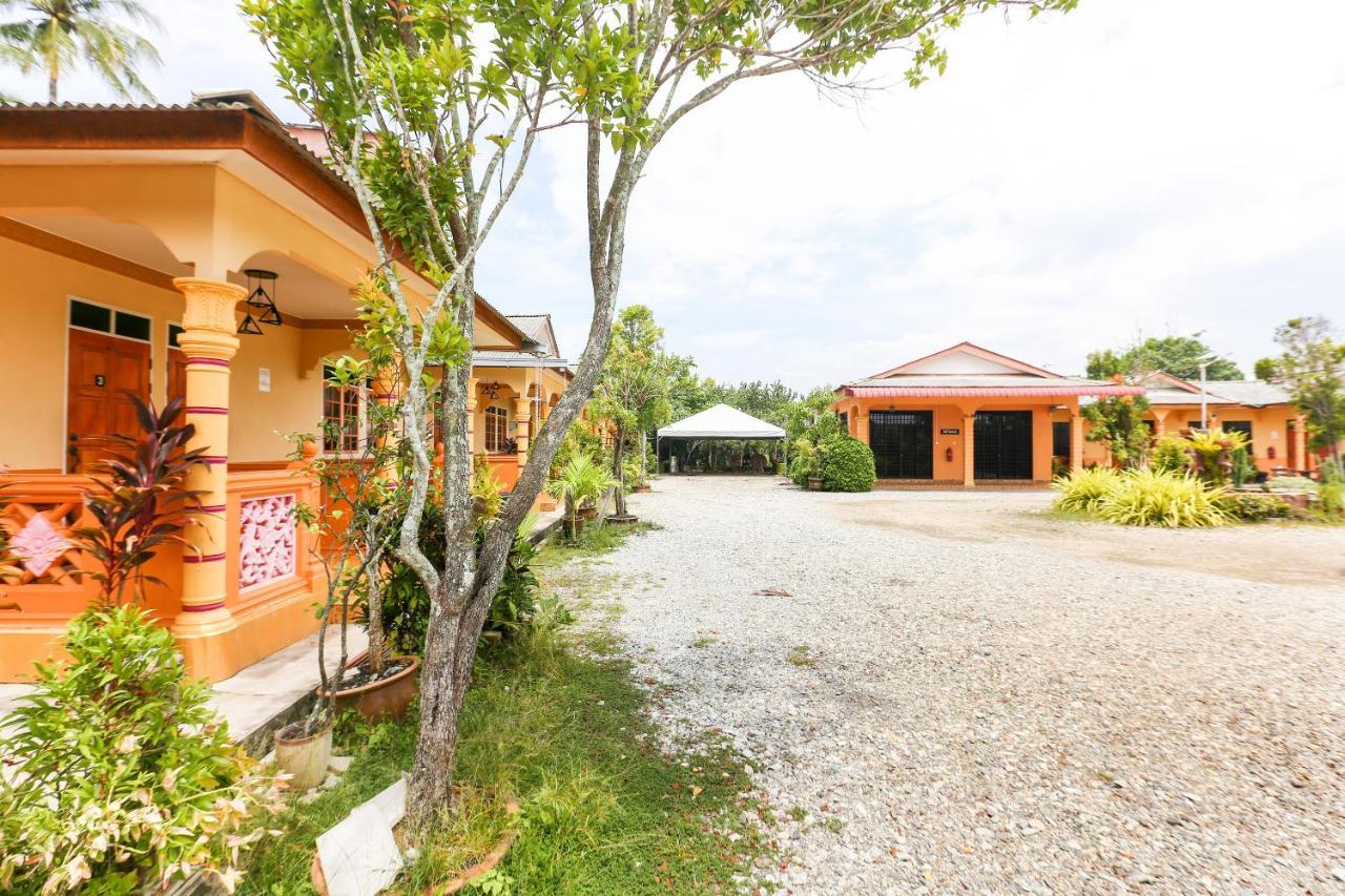 Oyo 89887 Chalet Yunie Marang Kültér fotó