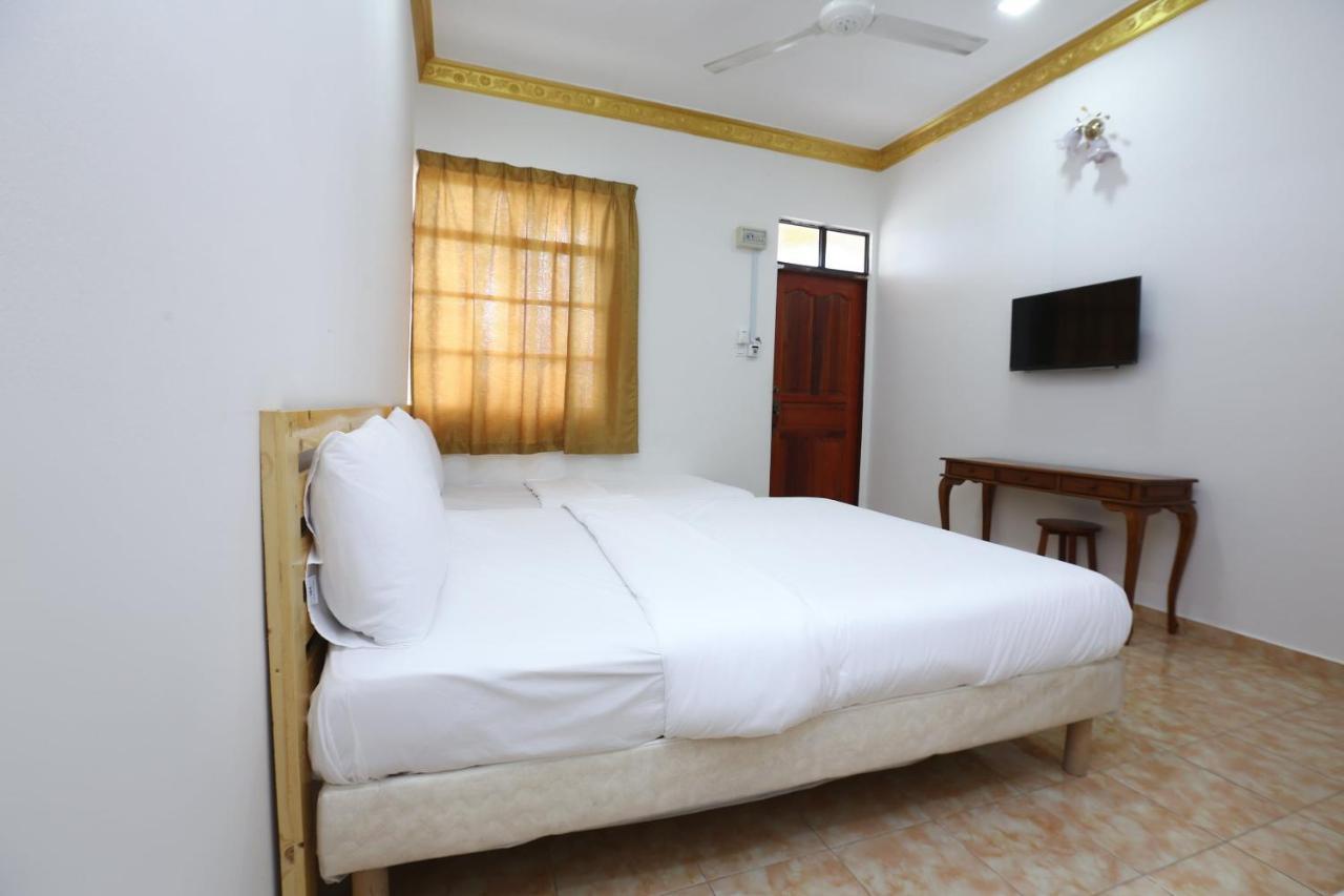 Oyo 89887 Chalet Yunie Marang Kültér fotó