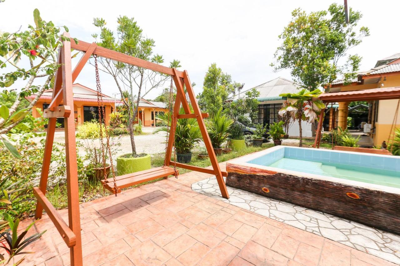 Oyo 89887 Chalet Yunie Marang Kültér fotó