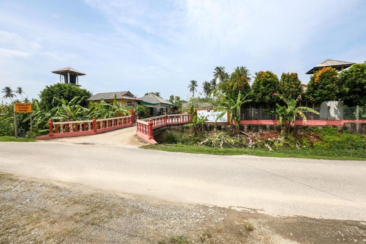 Oyo 89887 Chalet Yunie Marang Kültér fotó
