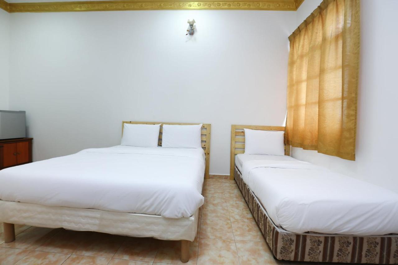 Oyo 89887 Chalet Yunie Marang Kültér fotó