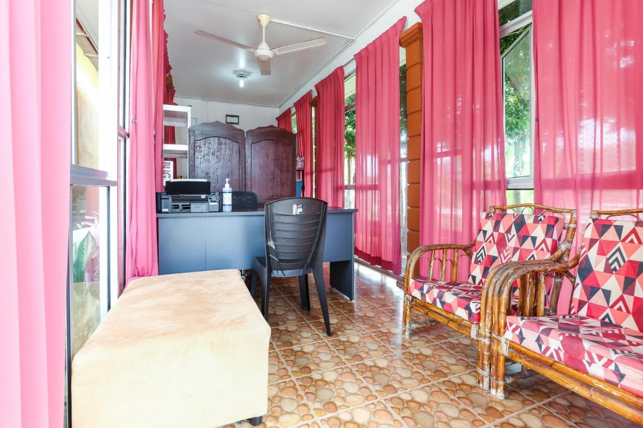 Oyo 89887 Chalet Yunie Marang Kültér fotó