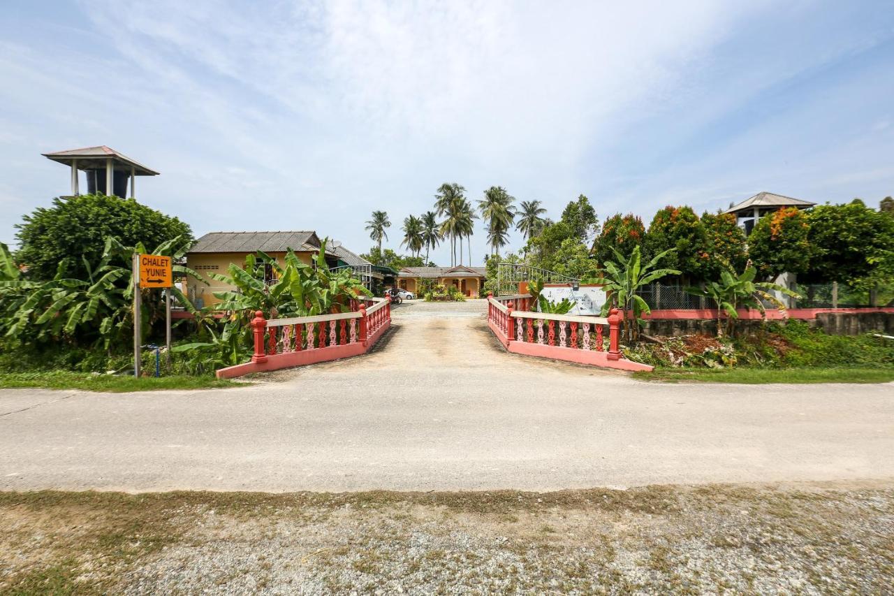 Oyo 89887 Chalet Yunie Marang Kültér fotó