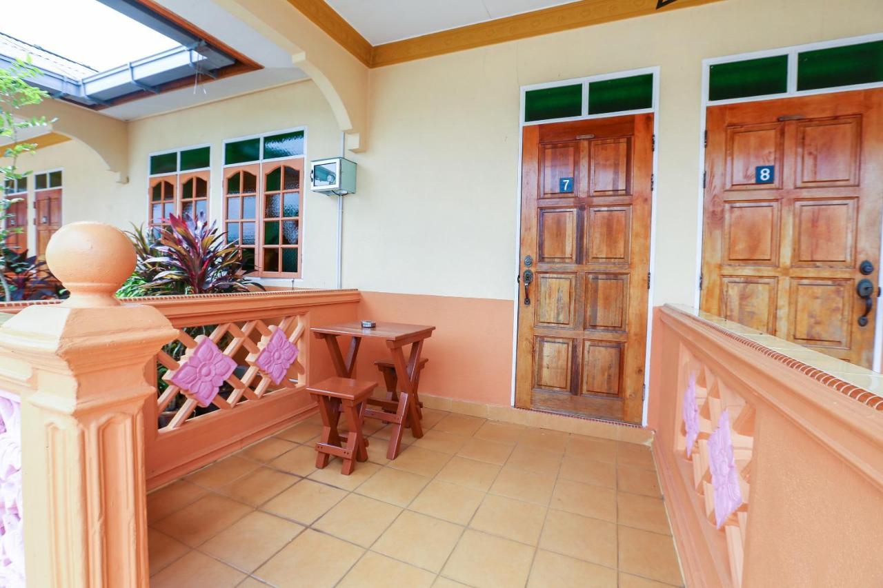 Oyo 89887 Chalet Yunie Marang Kültér fotó
