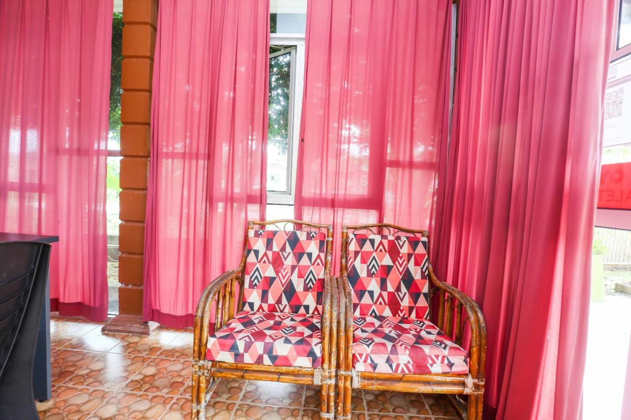 Oyo 89887 Chalet Yunie Marang Kültér fotó