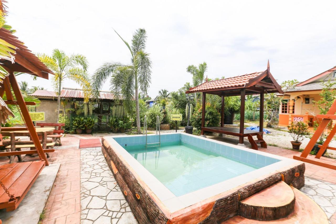 Oyo 89887 Chalet Yunie Marang Kültér fotó