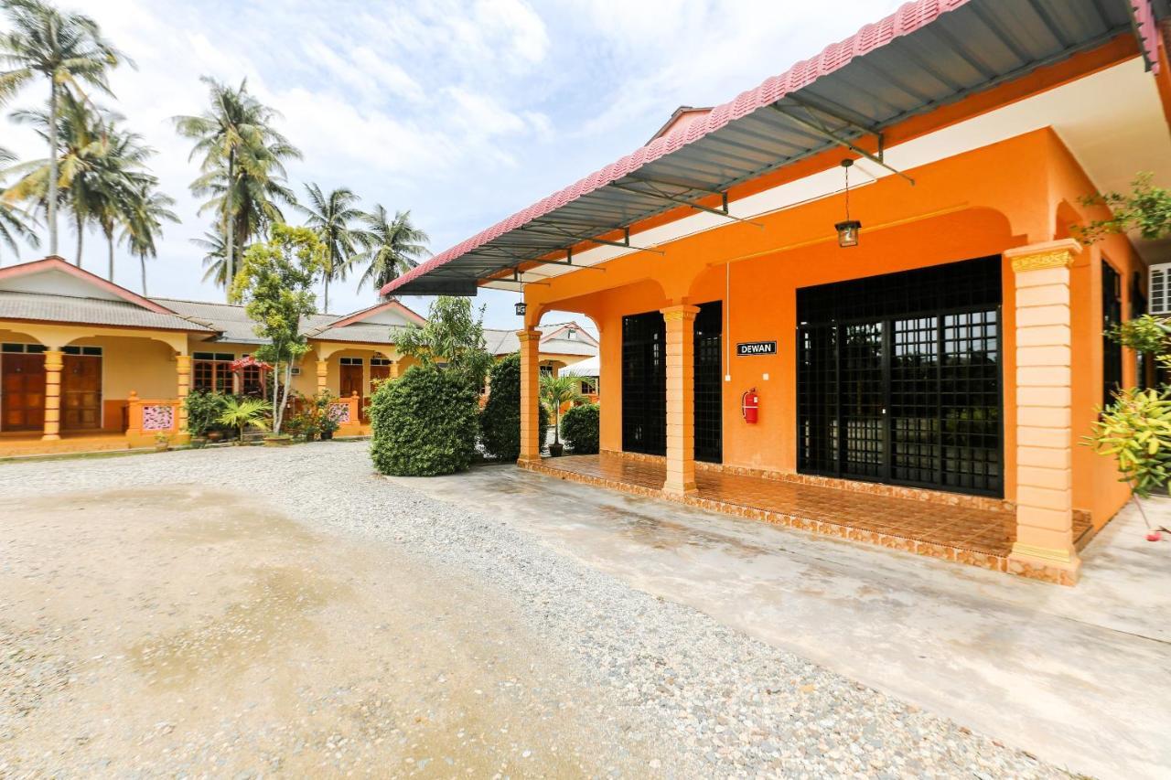 Oyo 89887 Chalet Yunie Marang Kültér fotó