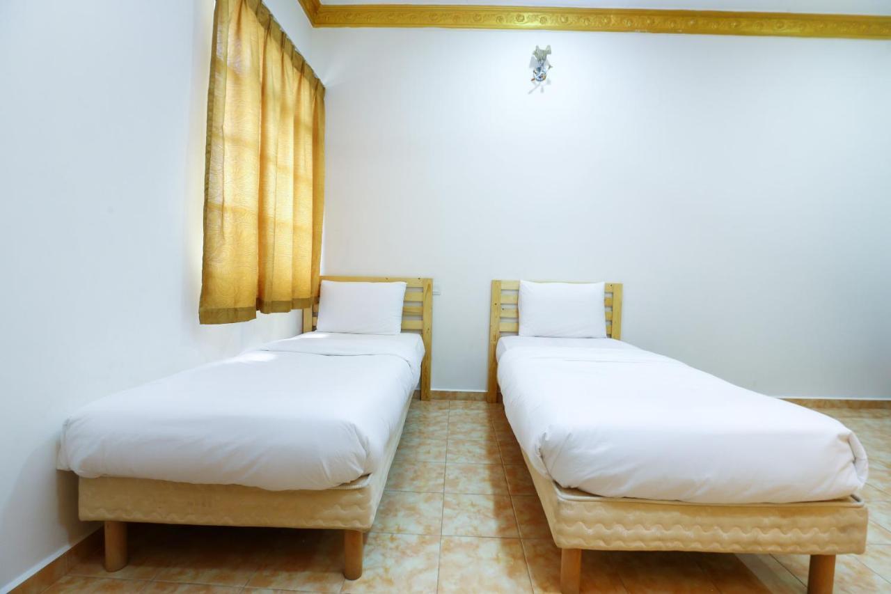 Oyo 89887 Chalet Yunie Marang Kültér fotó