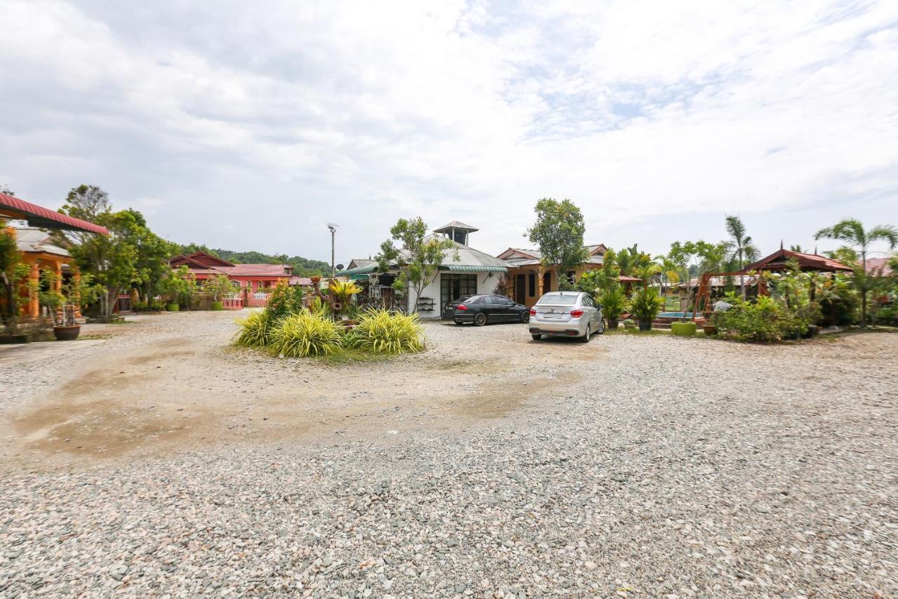 Oyo 89887 Chalet Yunie Marang Kültér fotó