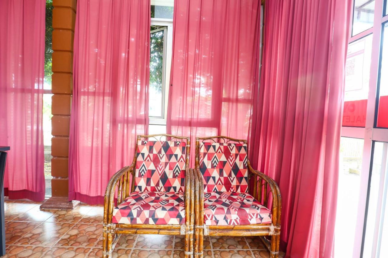 Oyo 89887 Chalet Yunie Marang Kültér fotó