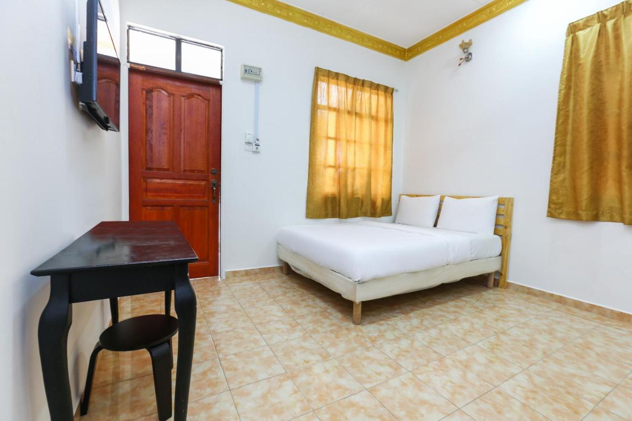 Oyo 89887 Chalet Yunie Marang Kültér fotó