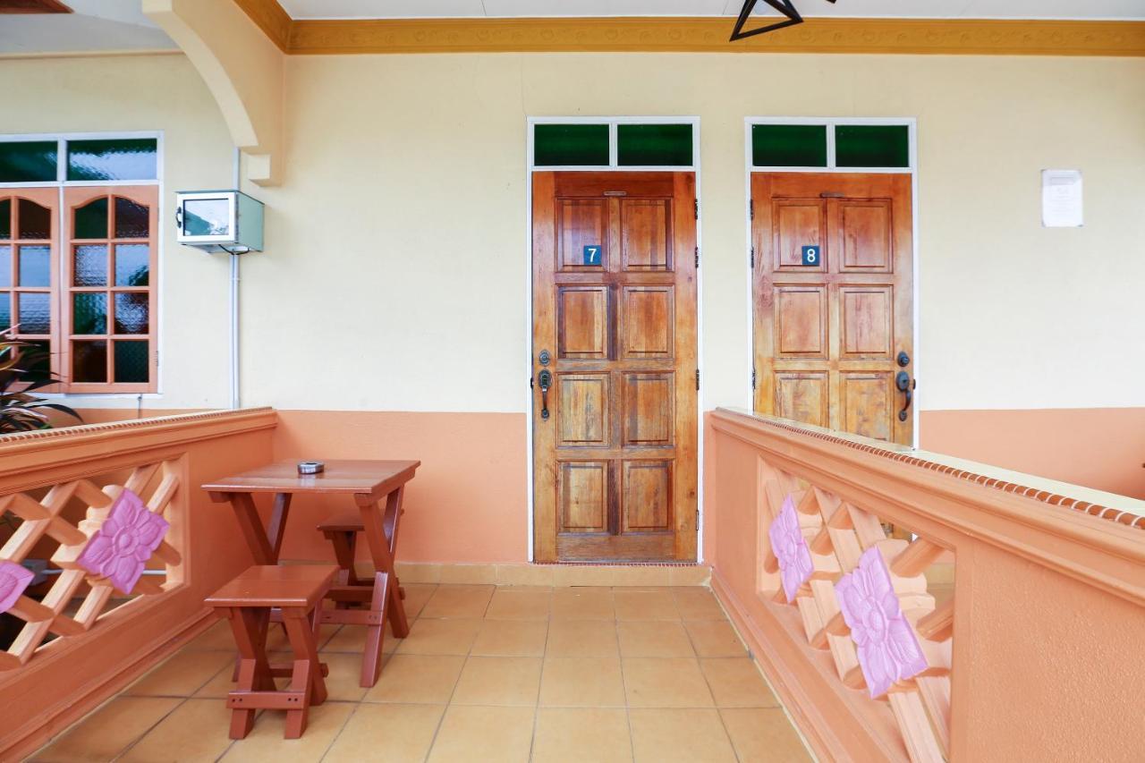 Oyo 89887 Chalet Yunie Marang Kültér fotó