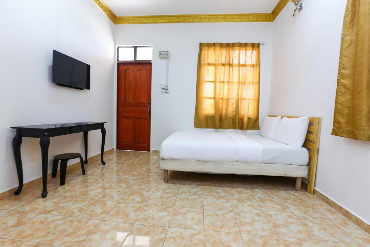 Oyo 89887 Chalet Yunie Marang Kültér fotó
